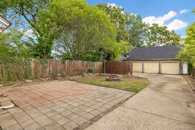 1360 Lakepointe Street, Grosse Pointe Park, MI 48230