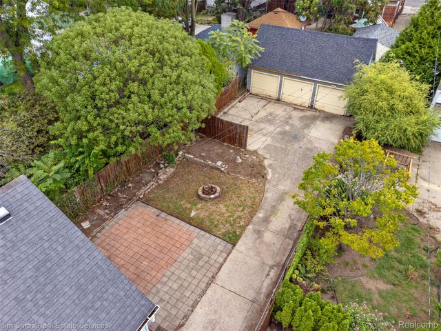 1360 Lakepointe Street, Grosse Pointe Park, MI 48230