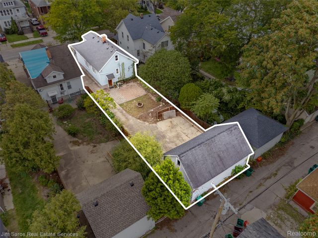 1360 Lakepointe Street, Grosse Pointe Park, MI 48230