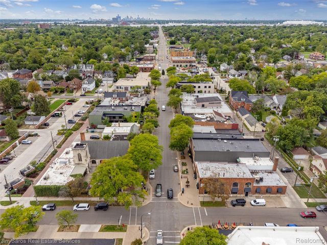 1360 Lakepointe Street, Grosse Pointe Park, MI 48230