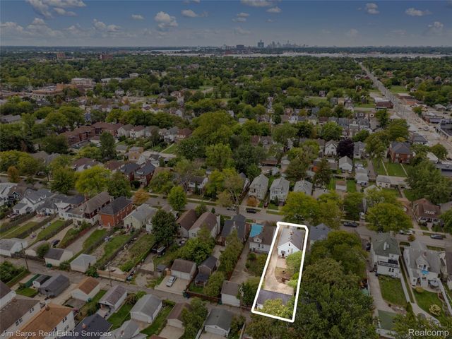 1360 Lakepointe Street, Grosse Pointe Park, MI 48230