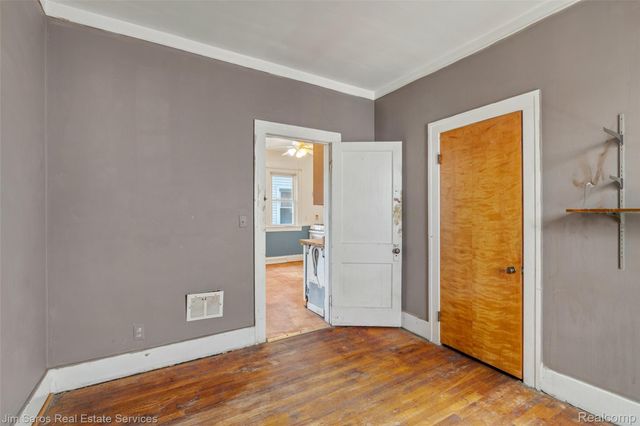 1360 Lakepointe Street, Grosse Pointe Park, MI 48230