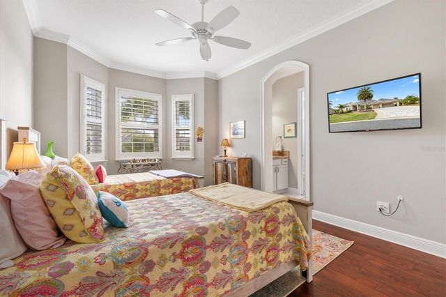 984 IRON OAK WAY, The Villages, FL 32163