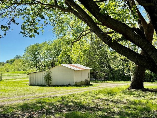 8967 259th Street, Mclouth, KS 66054