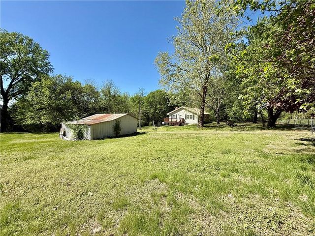 8967 259th Street, Mclouth, KS 66054