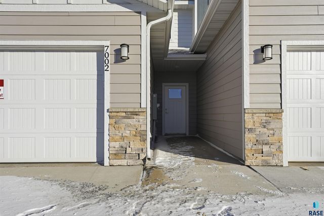 7002 E Brooks Edge Pl Place, Sioux Falls, SD 57110