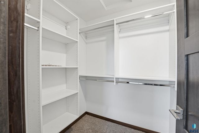 7002 E Brooks Edge Pl Place, Sioux Falls, SD 57110