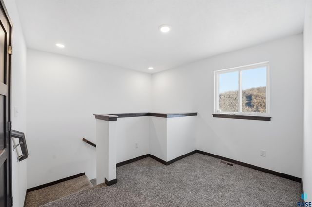 7002 E Brooks Edge Pl Place, Sioux Falls, SD 57110