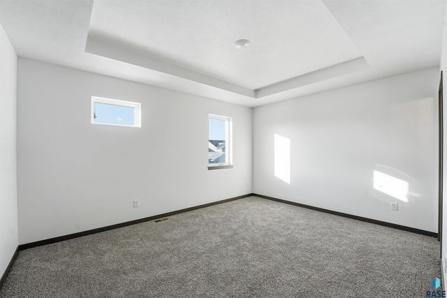 7002 E Brooks Edge Pl Place, Sioux Falls, SD 57110