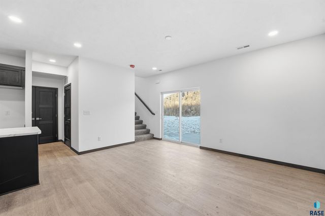 7002 E Brooks Edge Pl Place, Sioux Falls, SD 57110