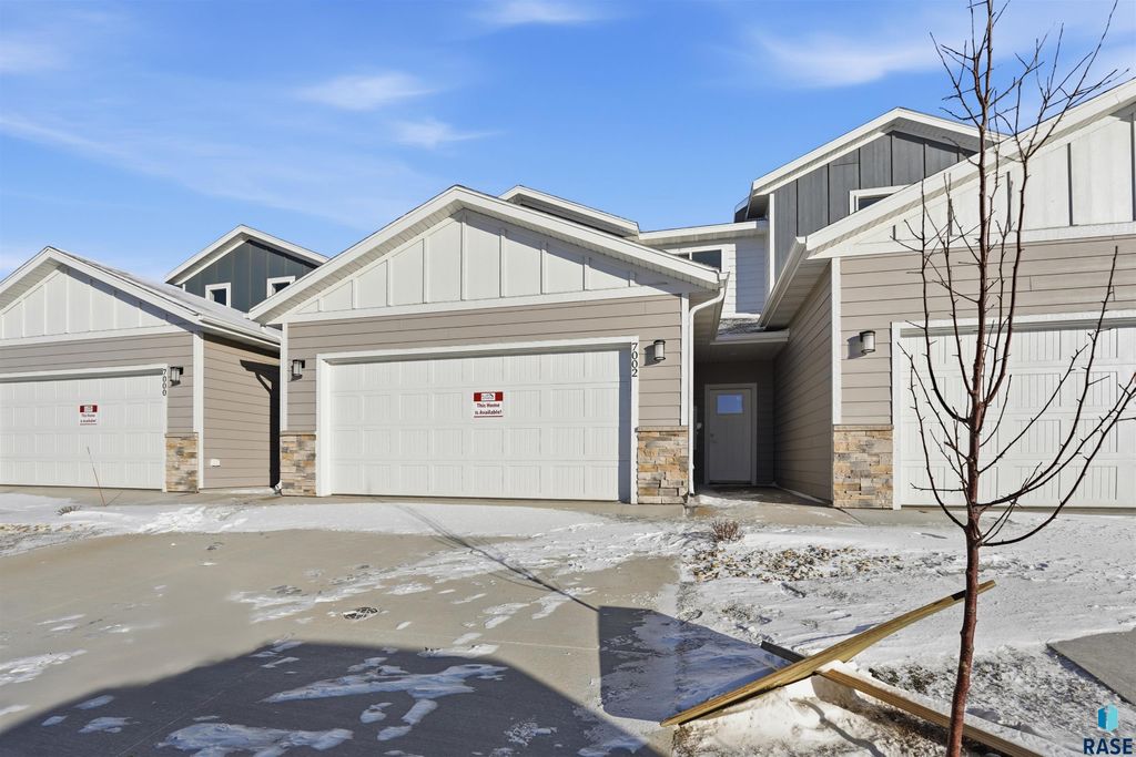 7002 E Brooks Edge Pl Place, Sioux Falls, SD 57110