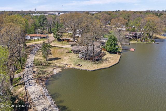 7300 W Shahkoka Drive, Olive Branch, MS 38654