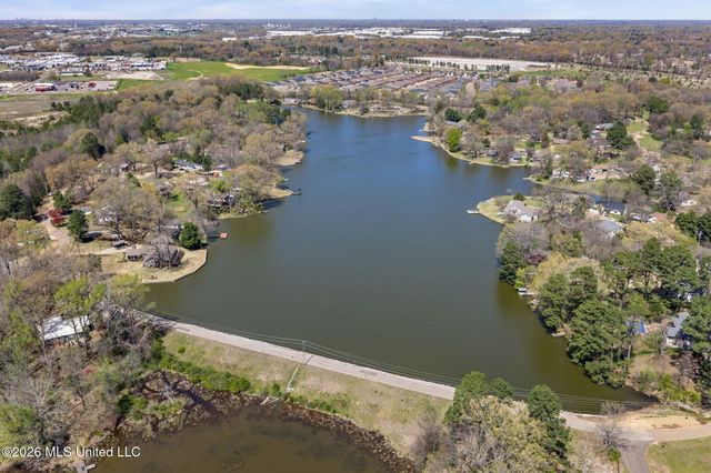 7300 W Shahkoka Drive, Olive Branch, MS 38654