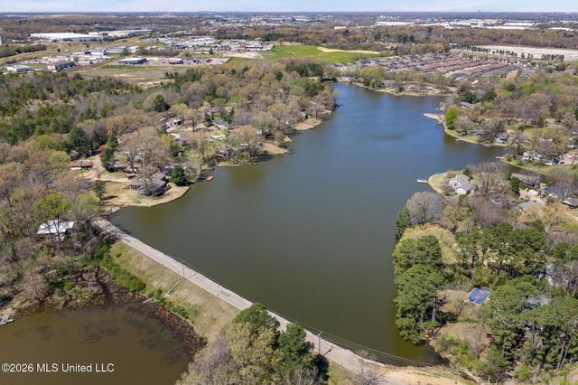 7300 W Shahkoka Drive, Olive Branch, MS 38654