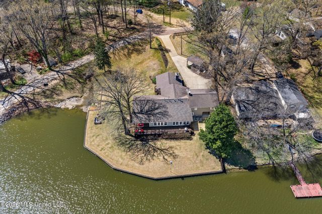 7300 W Shahkoka Drive, Olive Branch, MS 38654