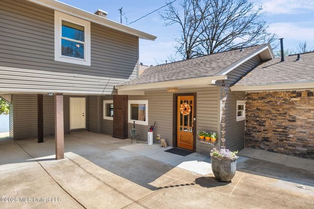 7300 W Shahkoka Drive, Olive Branch, MS 38654