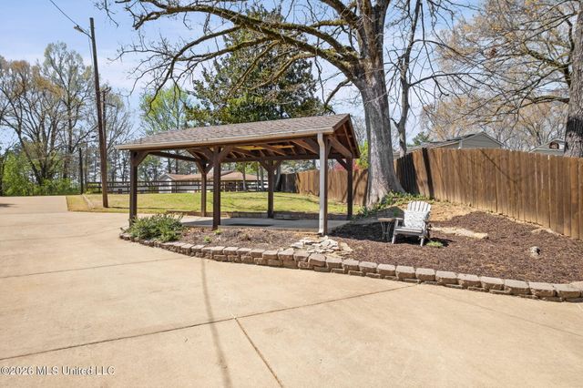 7300 W Shahkoka Drive, Olive Branch, MS 38654