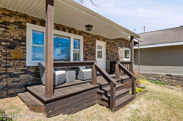 7300 W Shahkoka Drive, Olive Branch, MS 38654