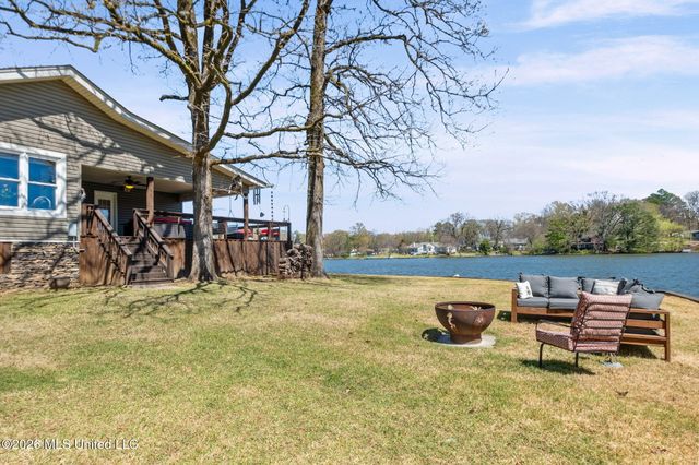 7300 W Shahkoka Drive, Olive Branch, MS 38654