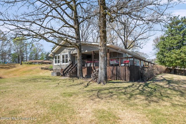 7300 W Shahkoka Drive, Olive Branch, MS 38654