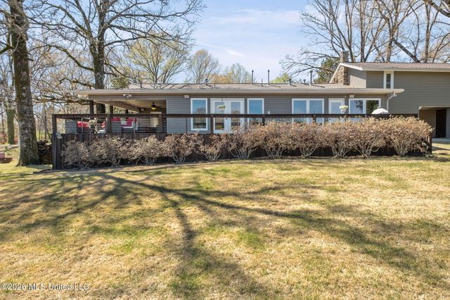 7300 W Shahkoka Drive, Olive Branch, MS 38654