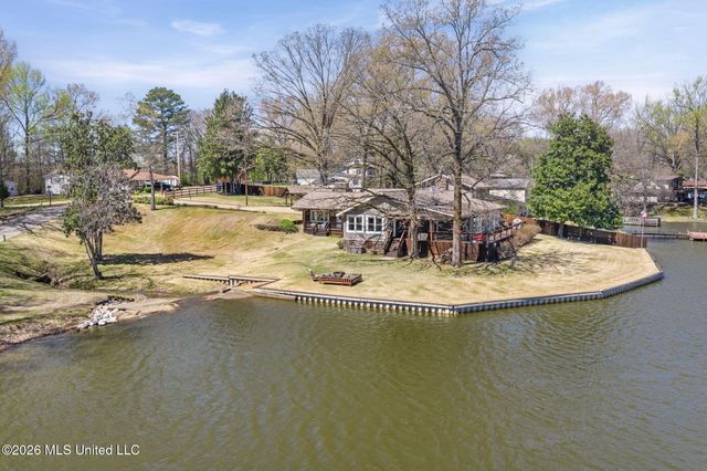 7300 W Shahkoka Drive, Olive Branch, MS 38654