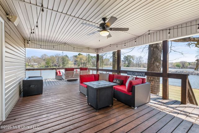 7300 W Shahkoka Drive, Olive Branch, MS 38654