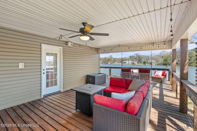 7300 W Shahkoka Drive, Olive Branch, MS 38654