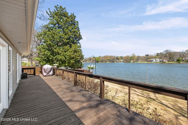 7300 W Shahkoka Drive, Olive Branch, MS 38654