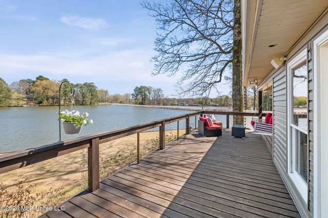 7300 W Shahkoka Drive, Olive Branch, MS 38654