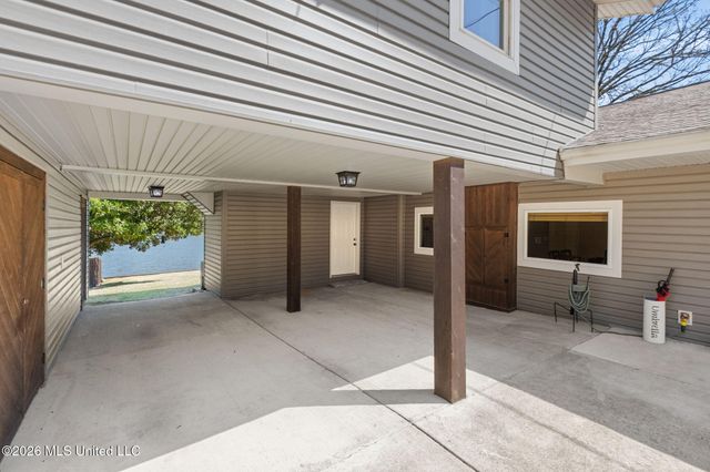 7300 W Shahkoka Drive, Olive Branch, MS 38654