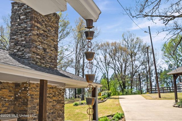 7300 W Shahkoka Drive, Olive Branch, MS 38654