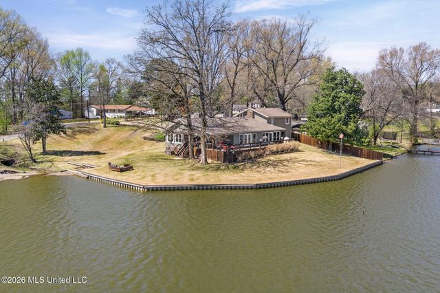 7300 W Shahkoka Drive, Olive Branch, MS 38654