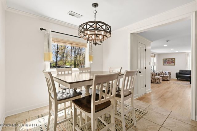 7300 W Shahkoka Drive, Olive Branch, MS 38654