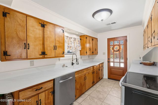 7300 W Shahkoka Drive, Olive Branch, MS 38654