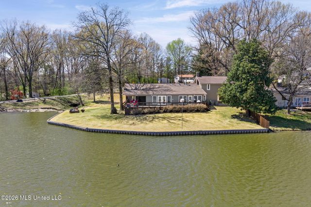 7300 W Shahkoka Drive, Olive Branch, MS 38654