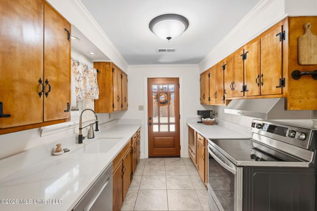 7300 W Shahkoka Drive, Olive Branch, MS 38654