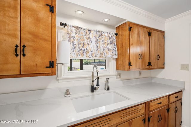 7300 W Shahkoka Drive, Olive Branch, MS 38654