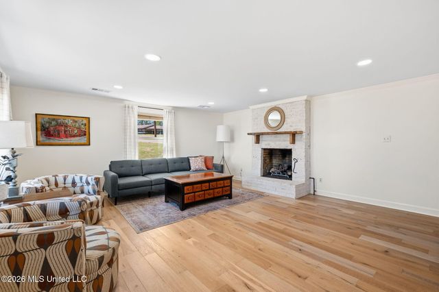 7300 W Shahkoka Drive, Olive Branch, MS 38654