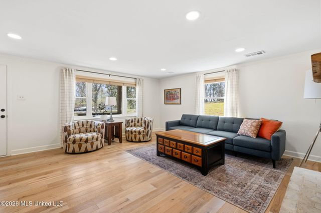 7300 W Shahkoka Drive, Olive Branch, MS 38654