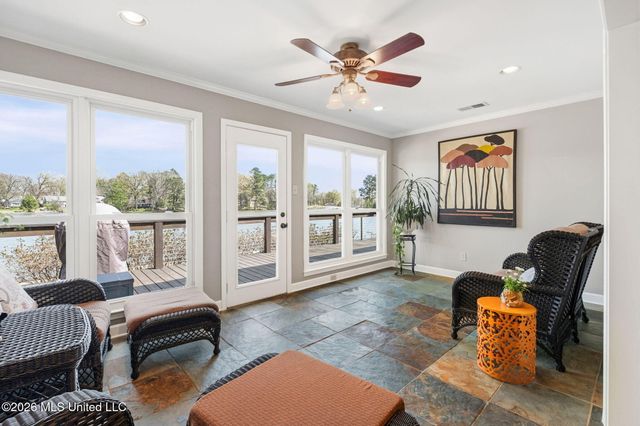 7300 W Shahkoka Drive, Olive Branch, MS 38654