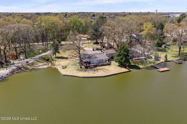 7300 W Shahkoka Drive, Olive Branch, MS 38654