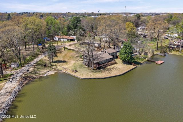 7300 W Shahkoka Drive, Olive Branch, MS 38654