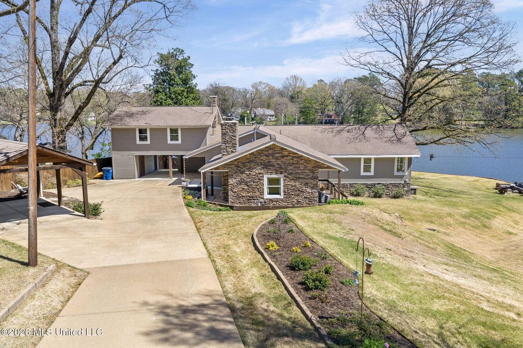 7300 W Shahkoka Drive, Olive Branch, MS 38654