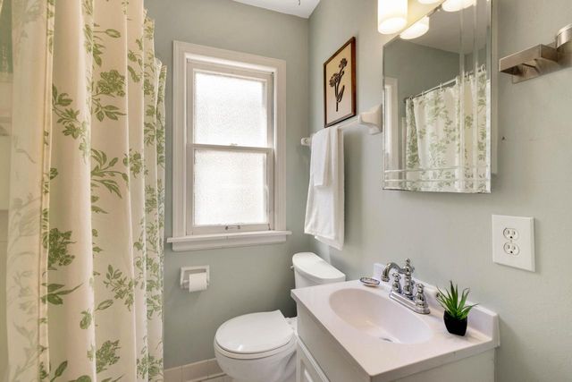 7841 W Lorraine PLACE, Milwaukee, WI 53222