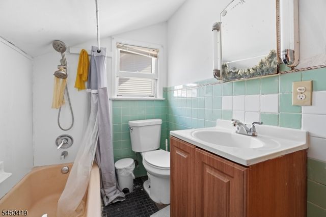 51 N 17Th St, Prospect Park Boro, NJ 07508