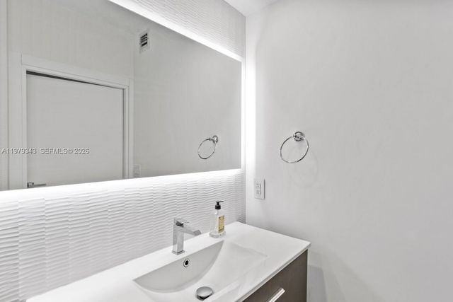 110 Washington Ave 1411, Miami Beach, FL 33139