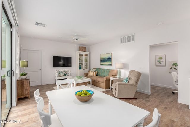 2511 W QUEEN CREEK Road 174, Chandler, AZ 85248