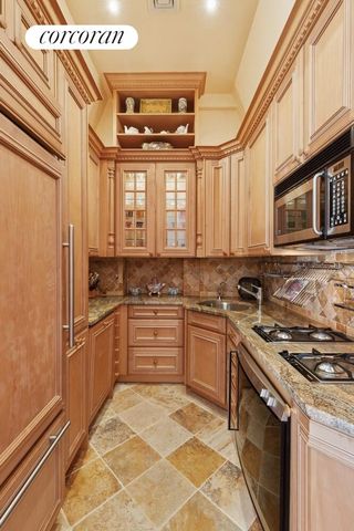 253 W 73rd St Apt 5F, New York City, NY 10023