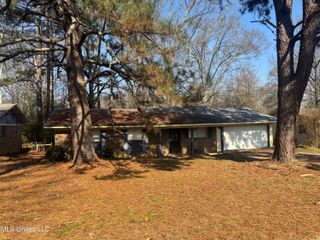 1928 Teakwood Drive, Jackson, MS 39212
